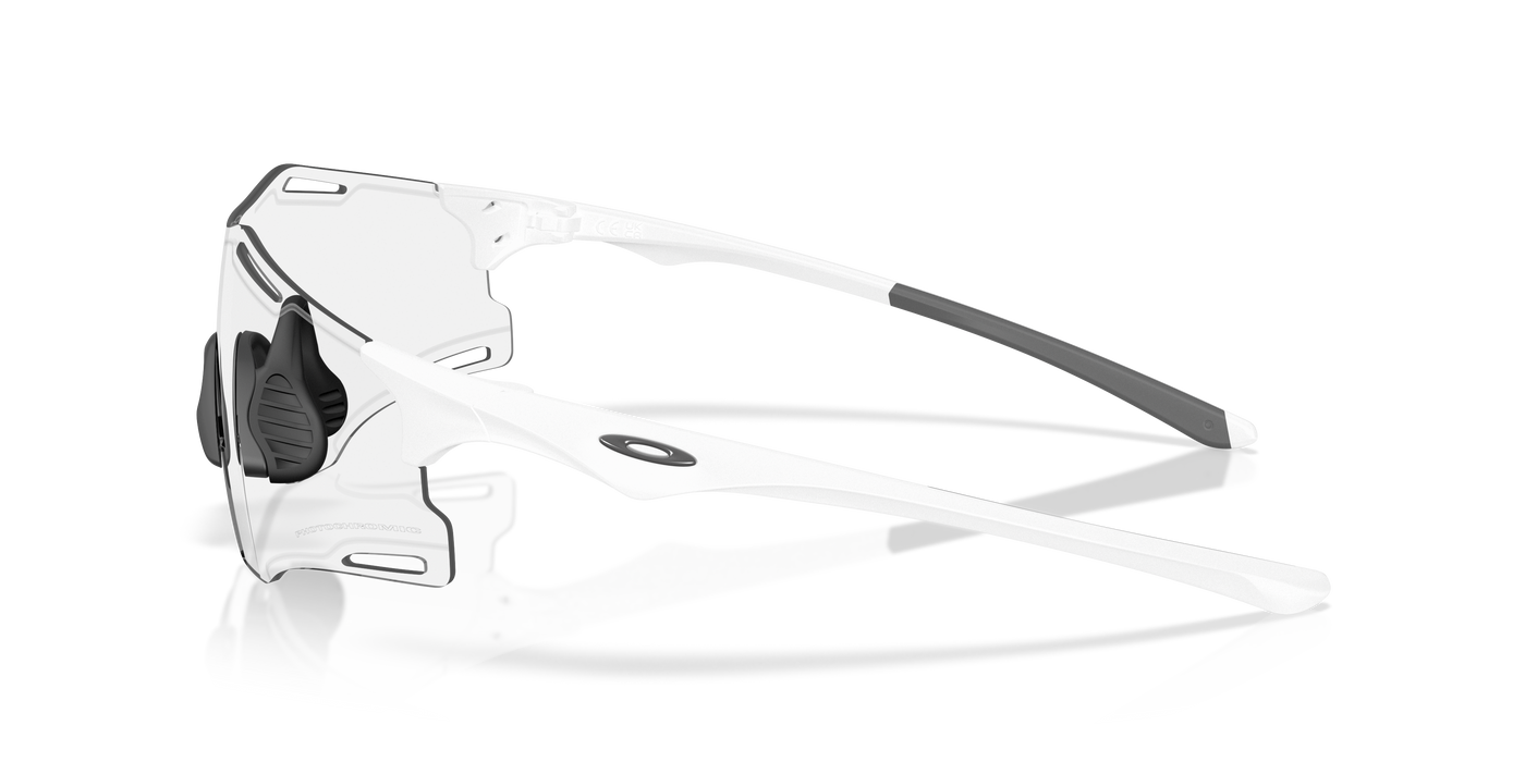 Oakley OO9512D Matte White (951201) - Clear to Black Iridium Photochromic 888392672414