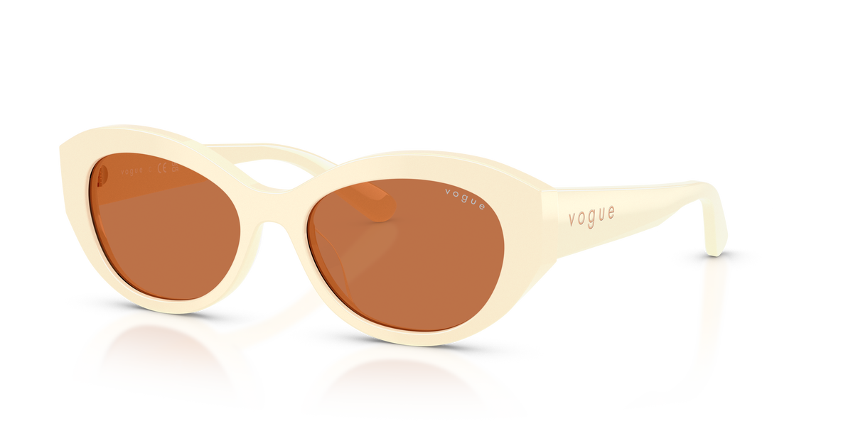 0VO5659SU Full Ivory three quarter view image 1 barcode 8056262480861